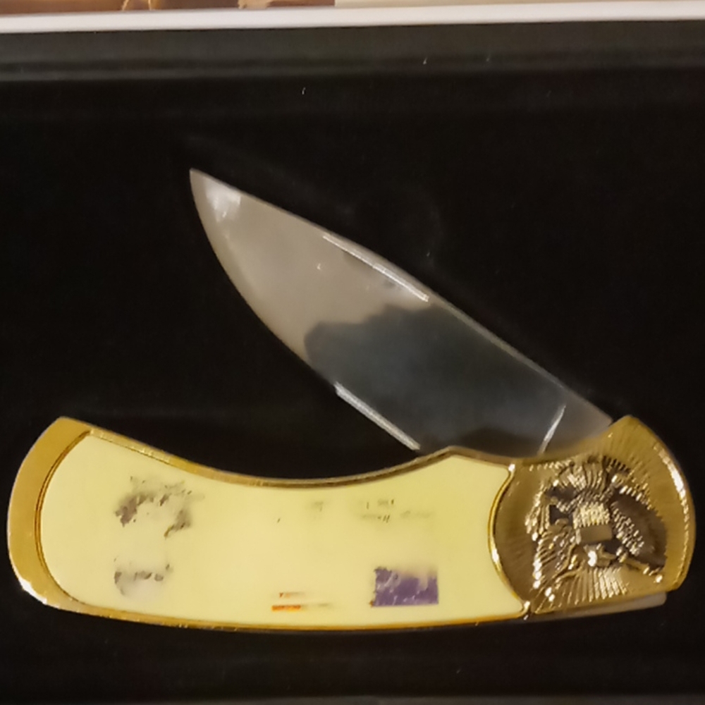 Commemorative presidential knife